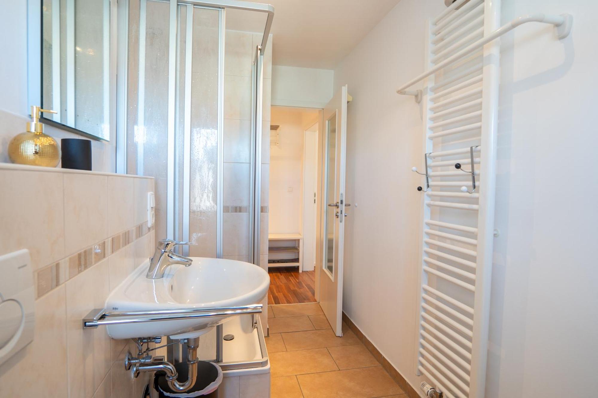 Apartment B - Stilvoll, Modern & Cozy Im Zentrum Von *