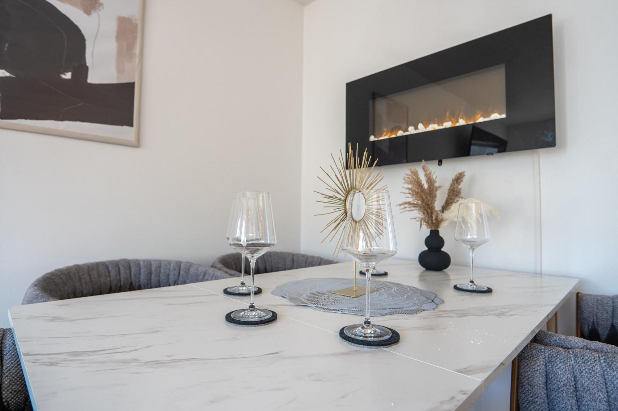 Apartment B - Stilvoll, Modern & Cozy Im Zentrum Von *